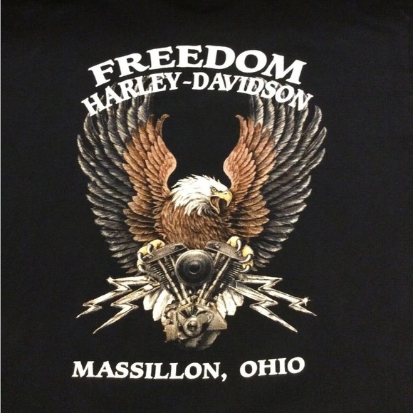 Vintage 3D Emblem T-Shirt. - Picture 4 of 5